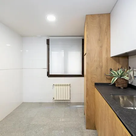 Chezmoihomes Town Hall Apartment