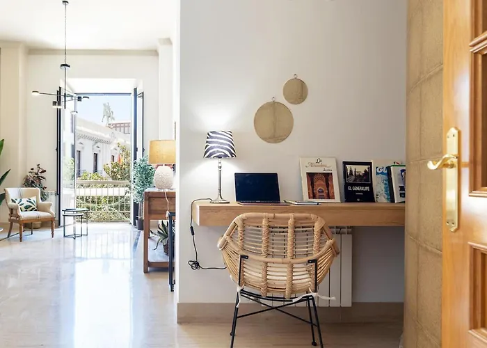 דירה Chezmoihomes Town Hall 2